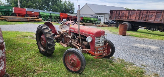 Ferguson 30 Tractor (RUNS)