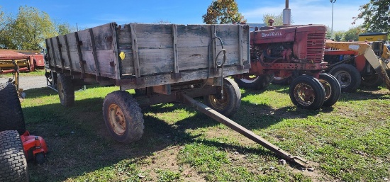 John Deere 1064 Dump Wagon