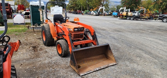 Kubota 8200 Compact Tractor W/loader (RUNS)