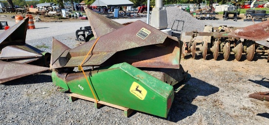 Skid John Deere 443 Corn Head Snouts