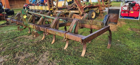 John Deere 1610 13 Tooth 3pt. Chisel Plow