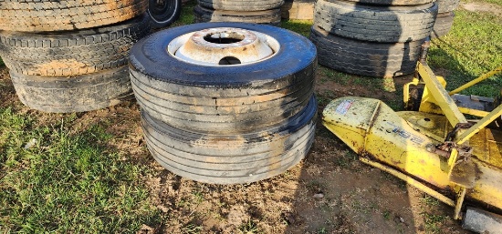 2-275/80R22.5 Truck Tires & Rims