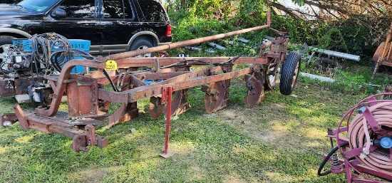 International 4 Bottom 3pt. Plow