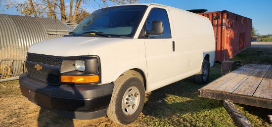2017 Chevy Express Service Van (RUNS)(TITLE)