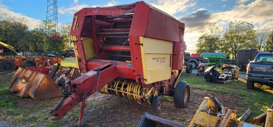 New Holland 853 Round Baler