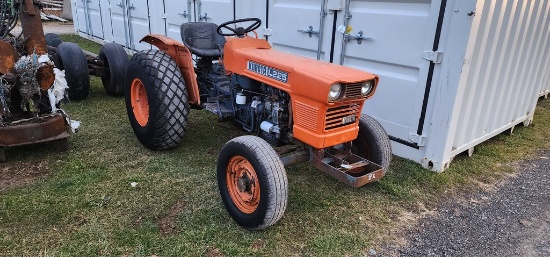 Kubota L225 Tractor (RUNS)