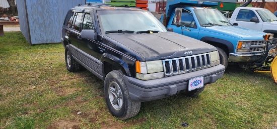 1994 Grand Cherokee Jeep (RUNS) (TITLE)