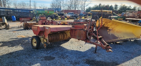 New Holland 273 Square Baler