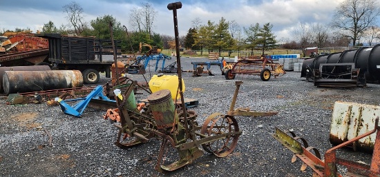 John Deere 3pt. 2 row Cornplanter