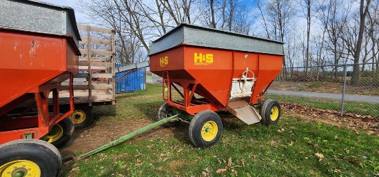 H&S 325 Gravity Wagon