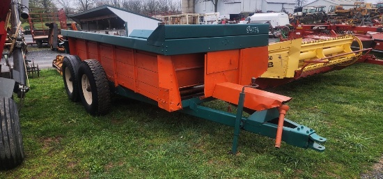 New Idea Tandem Axle Manure Spreader