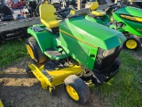 John Deere 425 Riding Mower (RUNS)(DEALER TRADE IN)