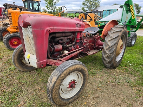 Ford 600 Tractor (RUNS)