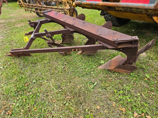 International Fast Hitch 3 Bottom Plow
