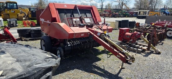 New Idea 4845 Round Baler