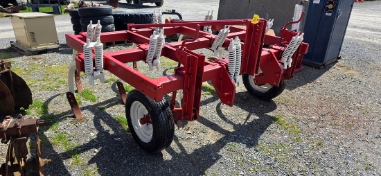 International 9 Tooth 3pt. Chisel Plow