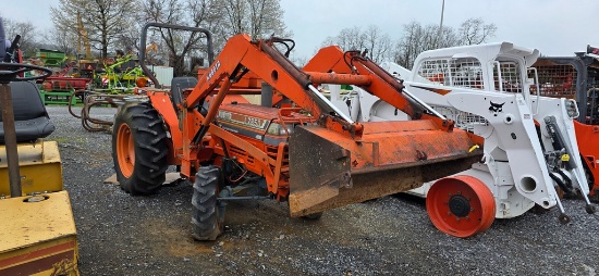 Kubota L2850 Tractor w/Loader