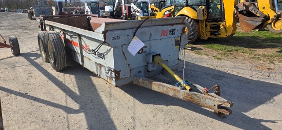 New Idea 3632 Manure Spreader