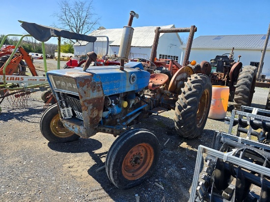 Ford 2000 Tractor (NOT RUNNING)