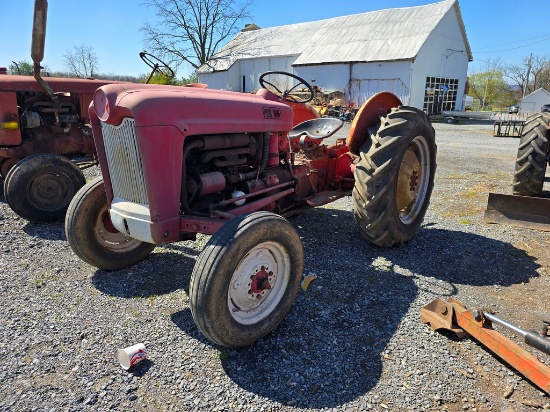 Ford 600 Tractor (NOT RUNNING)