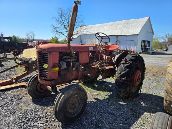 Case VAC Tractor (NOT RUNNING)