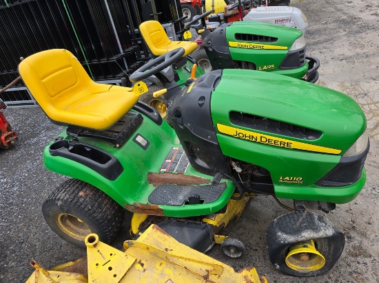 John Deere LA110 Riding Mower (Not Running)