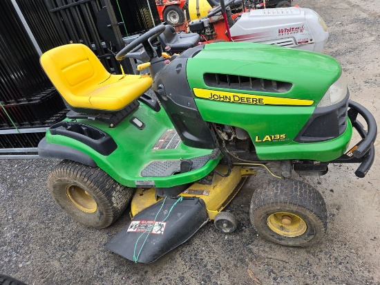 John Deere LA135 Riding Mower (Not Running)