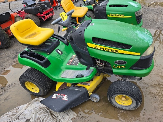 John Deere LA115 Riding Mower (Not Running)