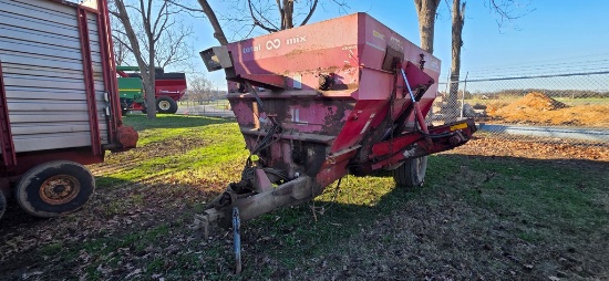 Gehl 8335 TMR Mixer