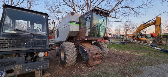 Gleaner R40 Combine (RUNS)