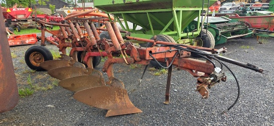 International 720 3pt. 4 bottom Plow