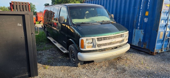 2000 Chevy Express 12 Passenger Van (TITLE)(RUNS)
