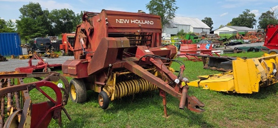 New Holland 846 Round Baler
