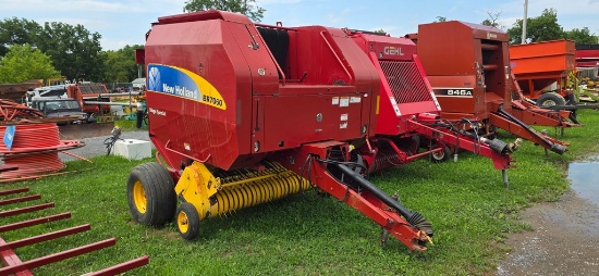 New Holland BR7060 Round Baler