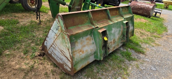 John Deere 8' Bucket