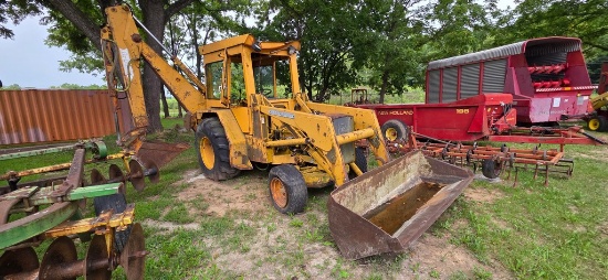 John Deere 400 Backhoe (SALVAGE)