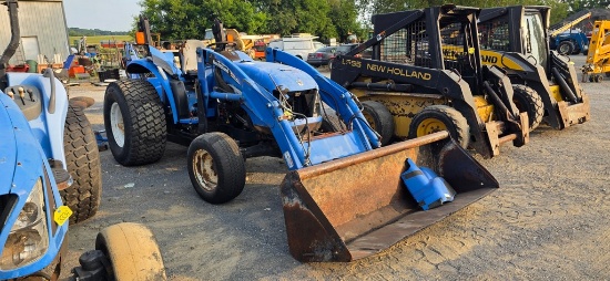 New Holland TC55DA Tractor w/Loader