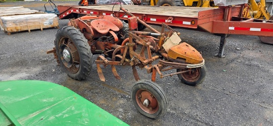 Allis Chalmers G w/Cultivators (RUNS)(NEEDS BATTERY)