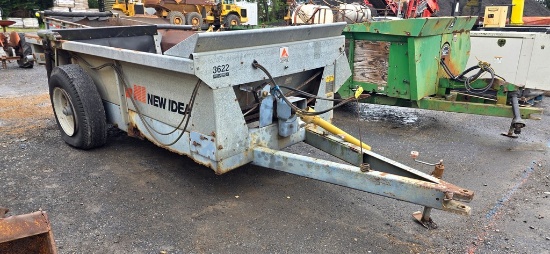 New Idea 3622 Single Axle Manure Spreader
