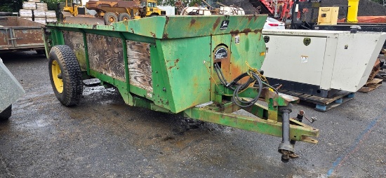 John Deere 370 Single Axle Manure Spreader