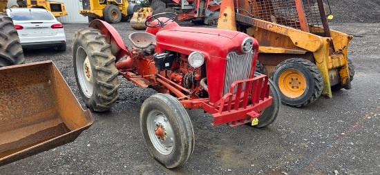 Ford 600 Tractor (RUNS)