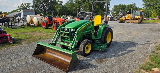 2013 John Deere 3520 Tractor (RIDE AND DRIVE)