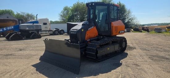 2025 Develon DD100 Dozer (RIDE AND DRIVE)