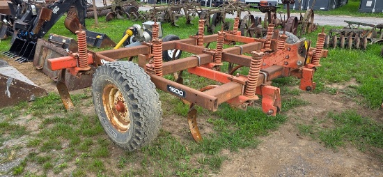 Allis Chalmers 1600 10-Shank 3pt. Chisel Plow