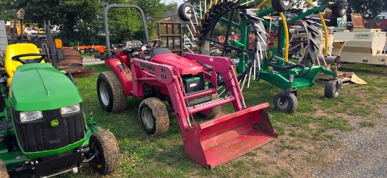 Mahindra 2015 Compact Tractor (RUNS)(ENGINE SMOKES & KNOCKS)