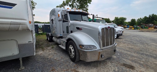 Peterbilt Semi Truck (TITLE) (HAD RUNNING BUT KNOCKS)