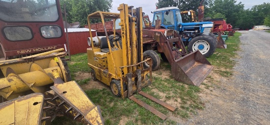 Caterpillar T60B Forklift (RUNS)(NO BRAKES)