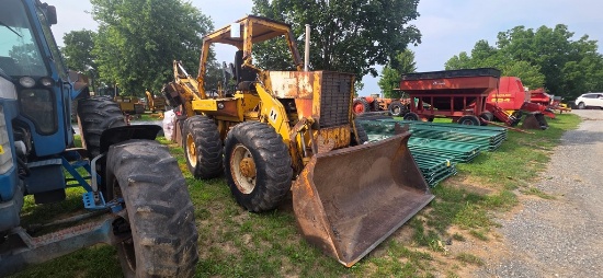 International 3820A Backhoe (RUNS)