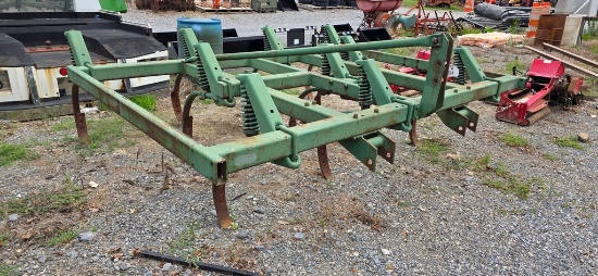 John Deere 10 Tooth 3pt. Chisel Plow