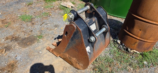 Cat 22" Backhoe Bucket